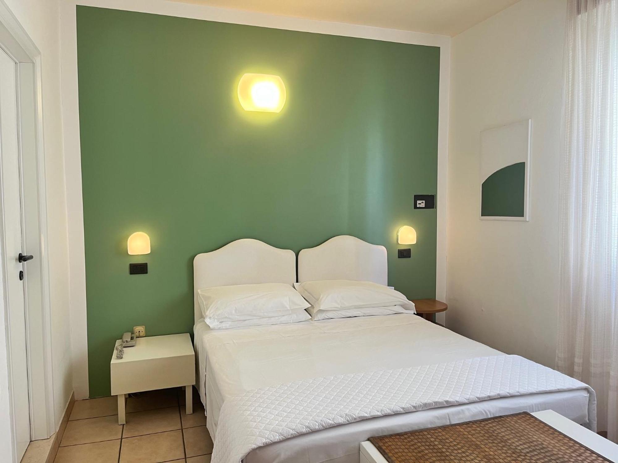 Hotel Berenice Rimini Extérieur photo