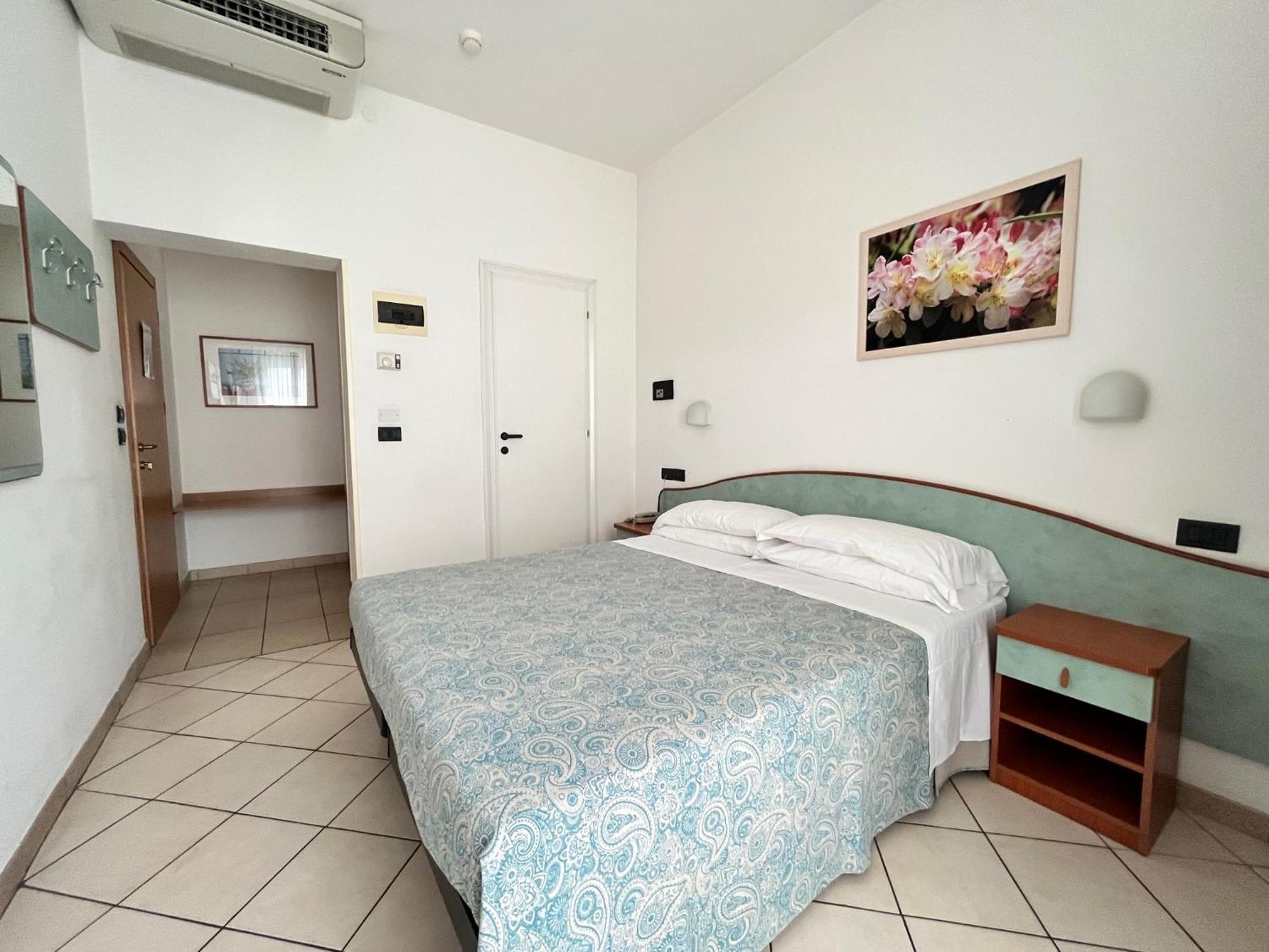 Hotel Berenice Rimini Extérieur photo