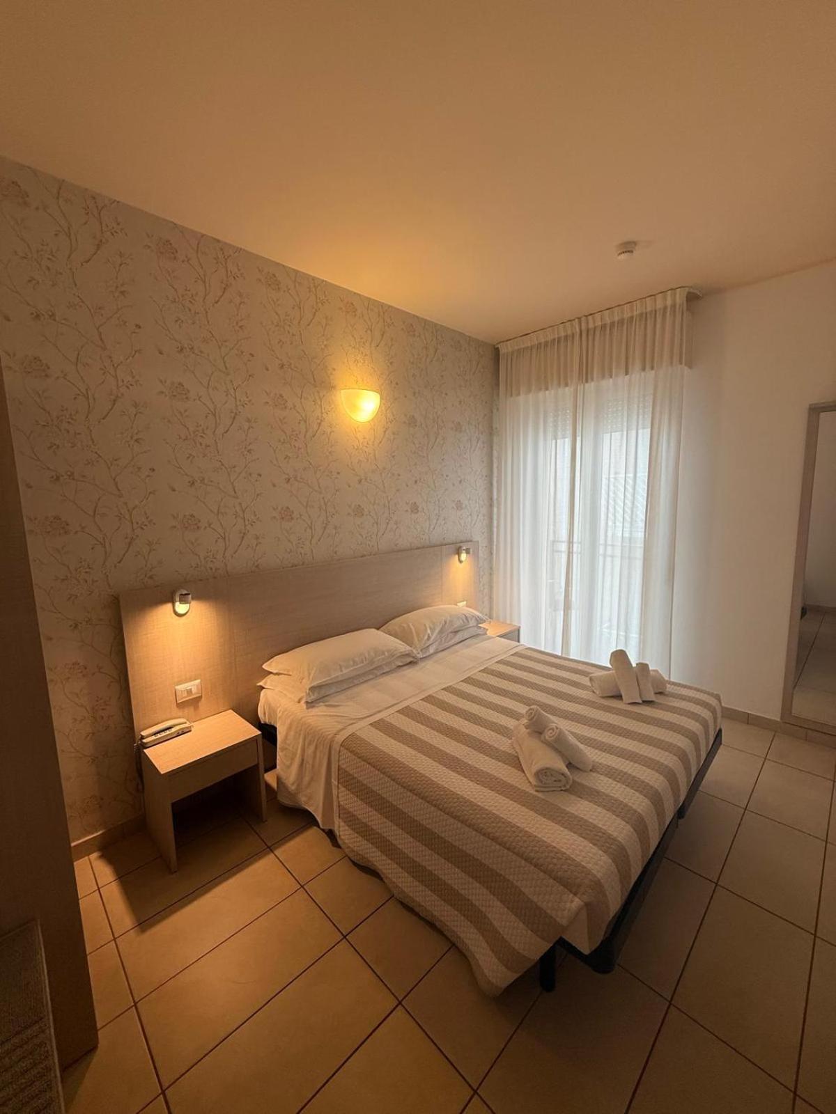 Hotel Berenice Rimini Extérieur photo