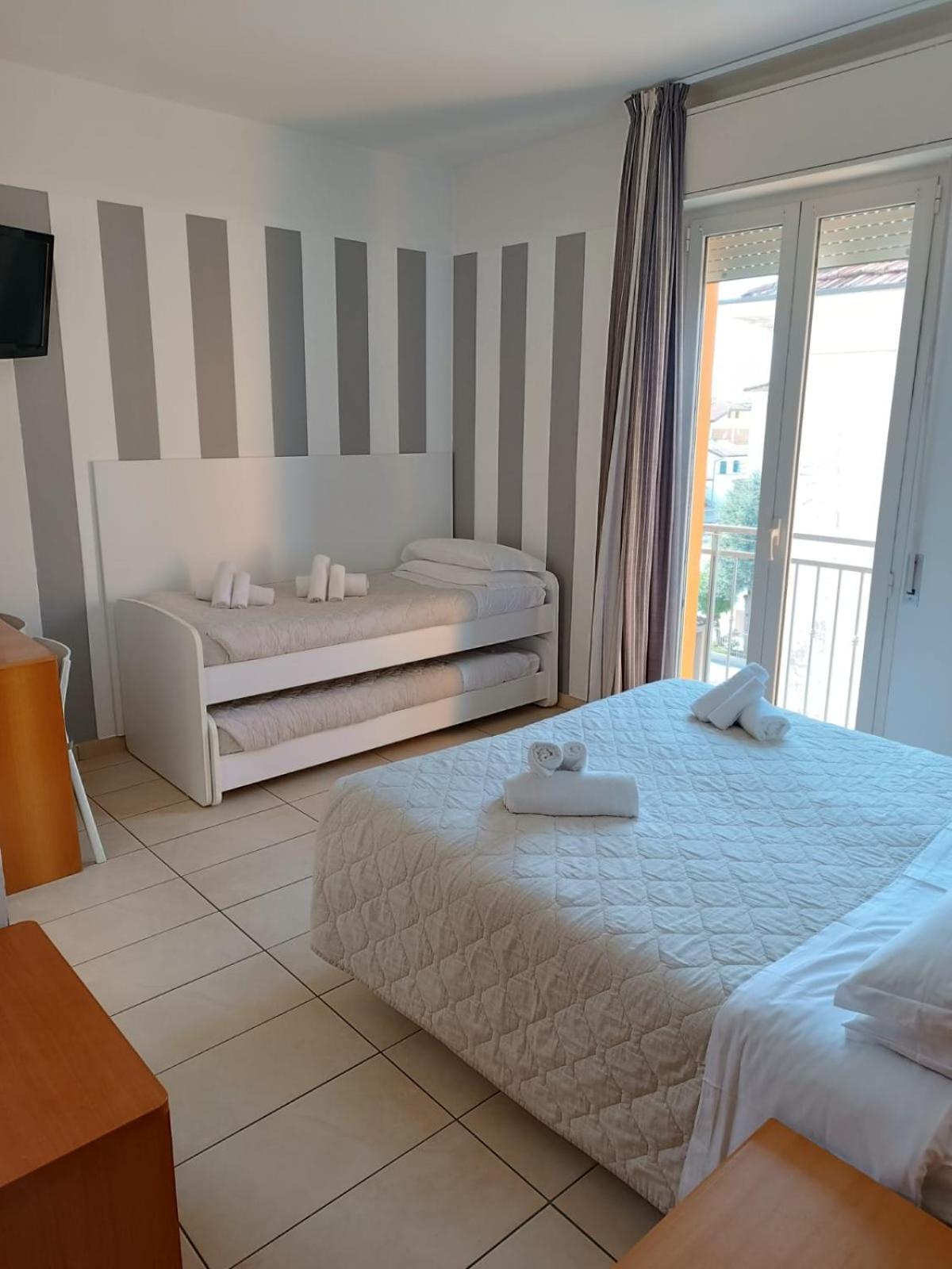 Hotel Berenice Rimini Extérieur photo