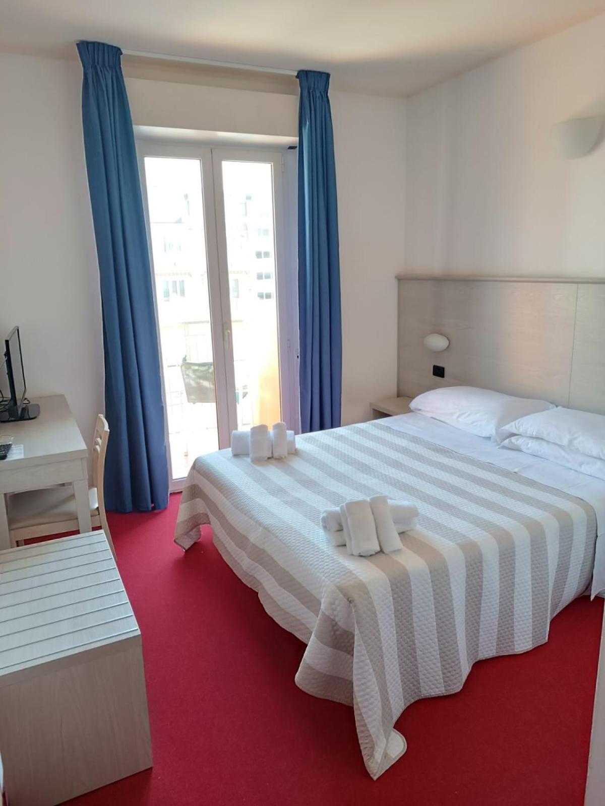 Hotel Berenice Rimini Extérieur photo