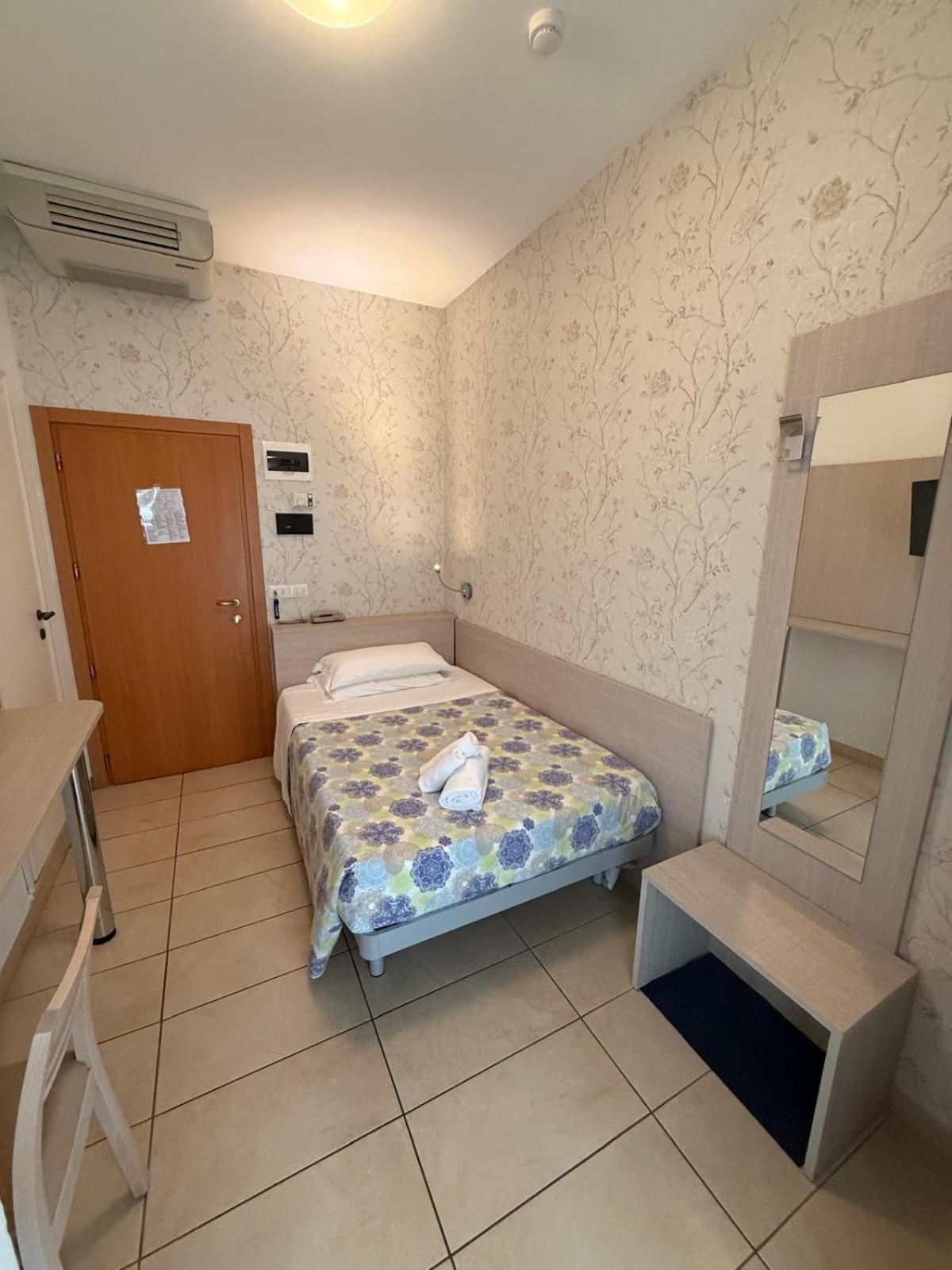 Hotel Berenice Rimini Extérieur photo