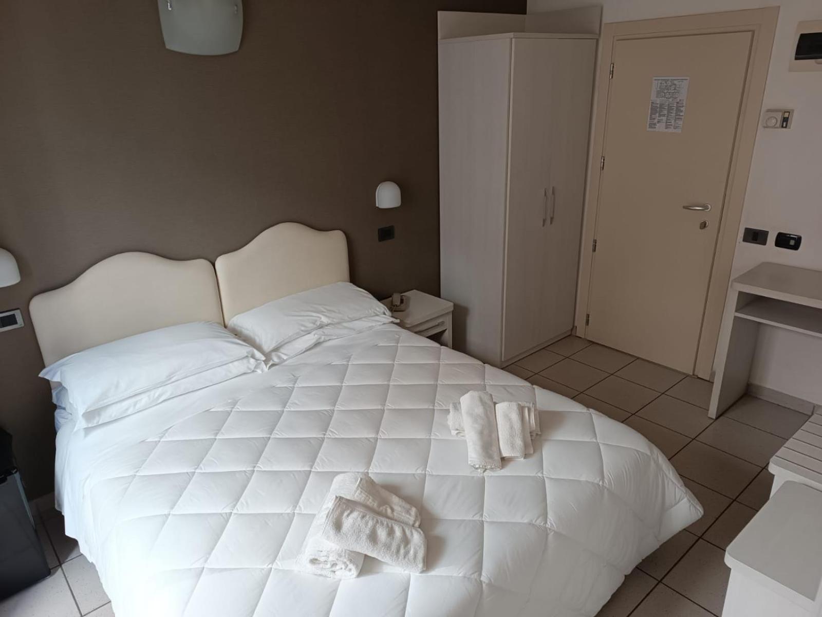 Hotel Berenice Rimini Extérieur photo