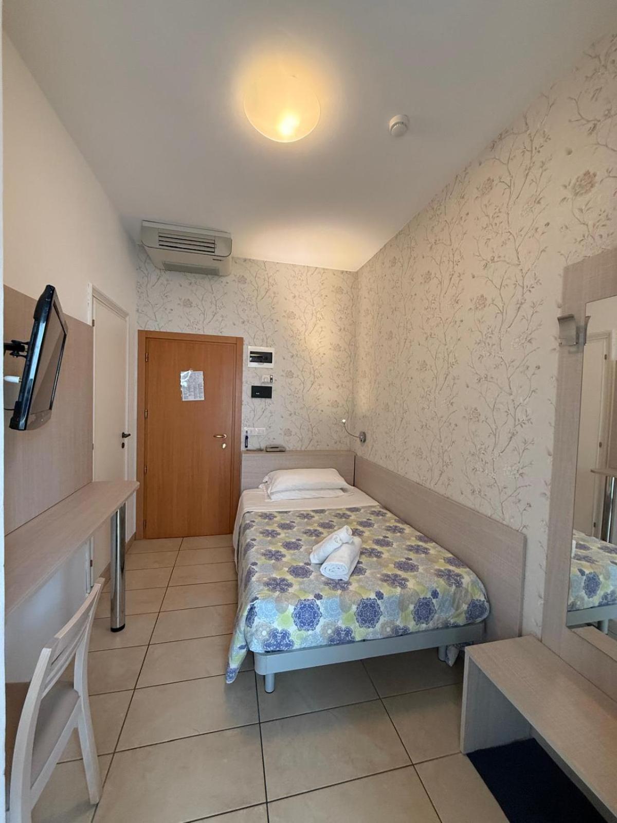 Hotel Berenice Rimini Extérieur photo